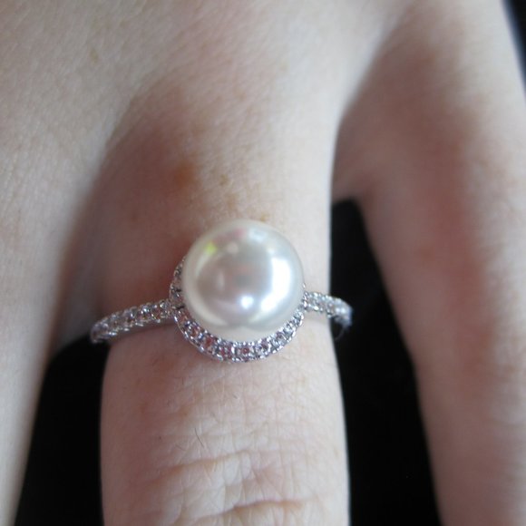 Silver ring with pearl - Picture 2 of 6